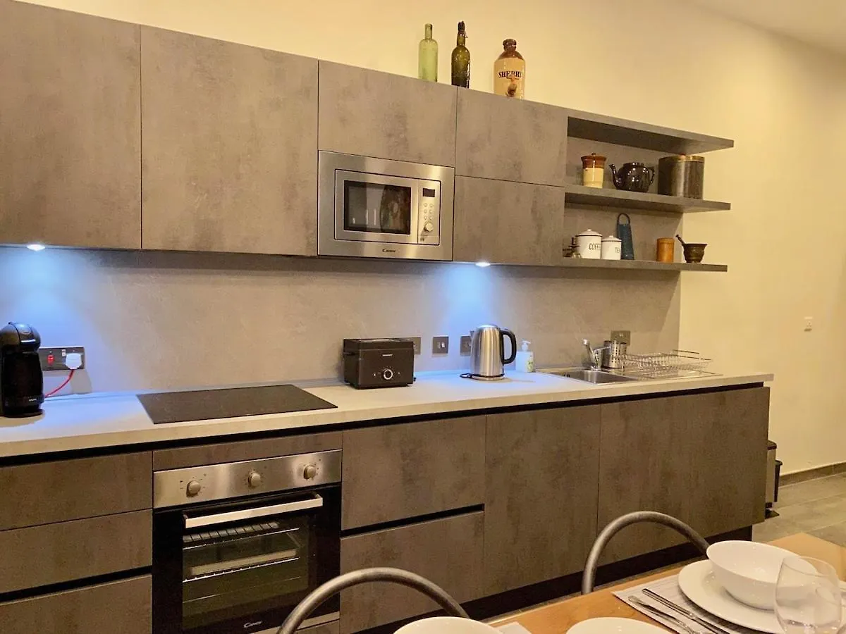 New Designer Townhouse Central Sliema Case de vacanță